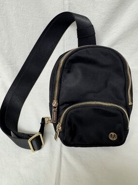 Lululemon Everywhere Sling Bag Small 2L